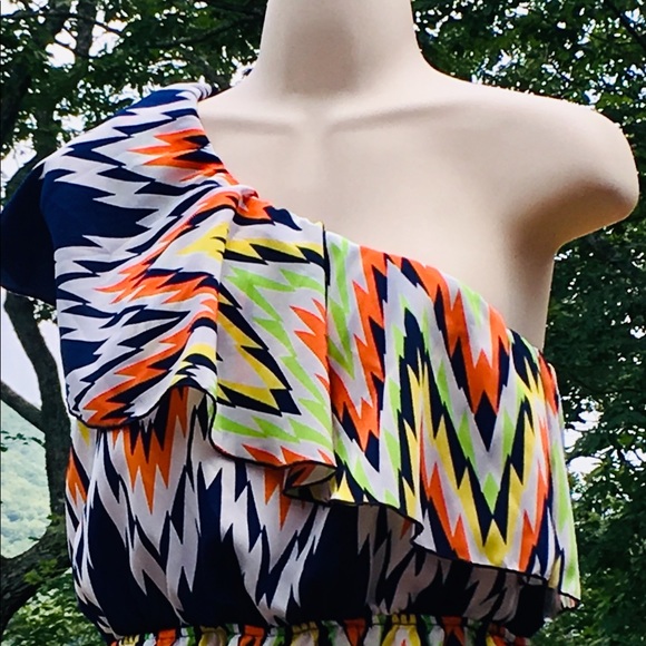 ❤️ Like New Gorgeous, Small, One Shoulder Chevron Print Dress - Picture 5 of 9